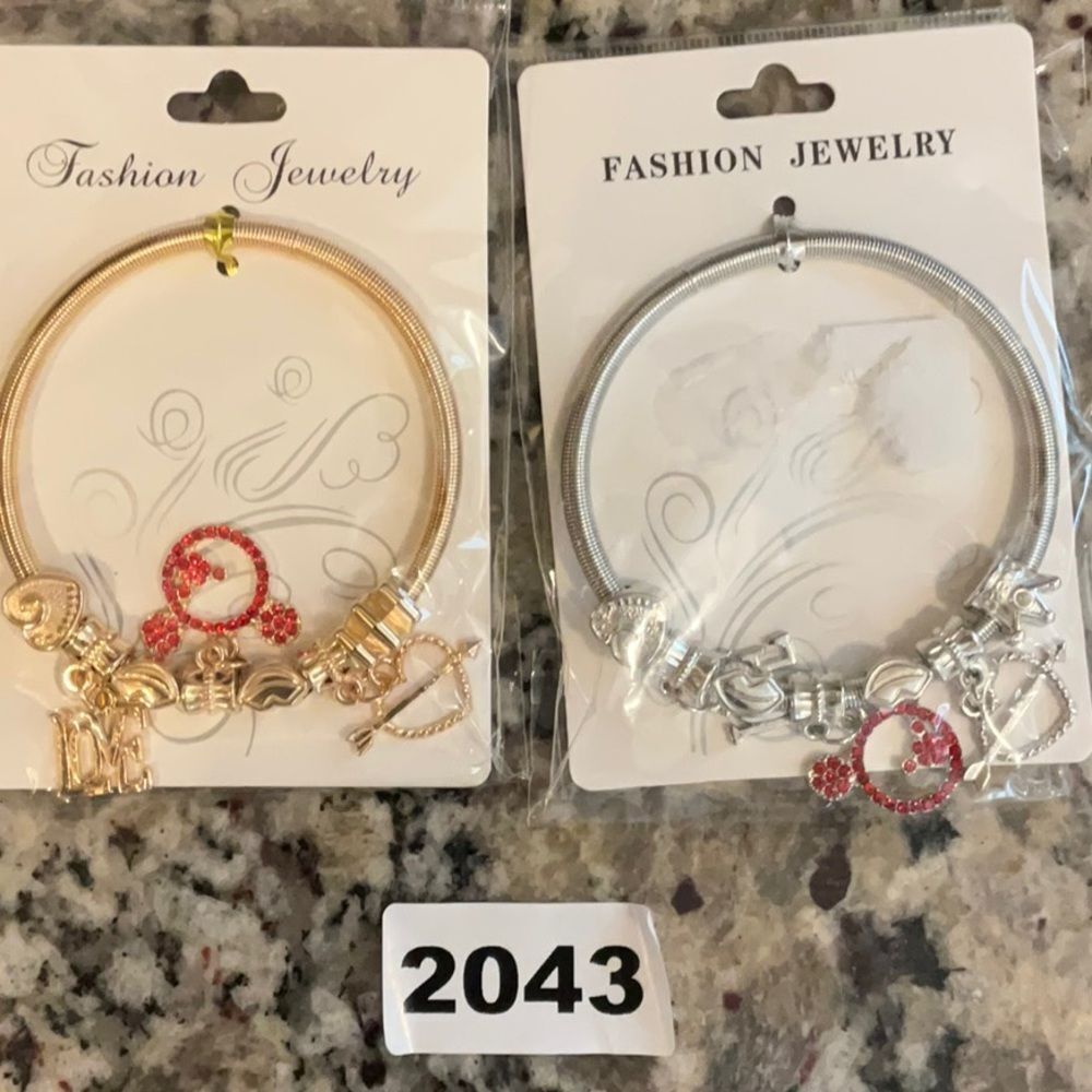 2046 Gold or Silver Tone Micky Adult Size Stretchy Charm Bracelet